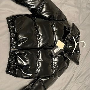 Brand New Pretty little thing cropped puffer jacket. Still comes with the tags.